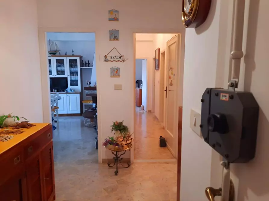 Immagine 1 di Appartamento in vendita  a Viareggio