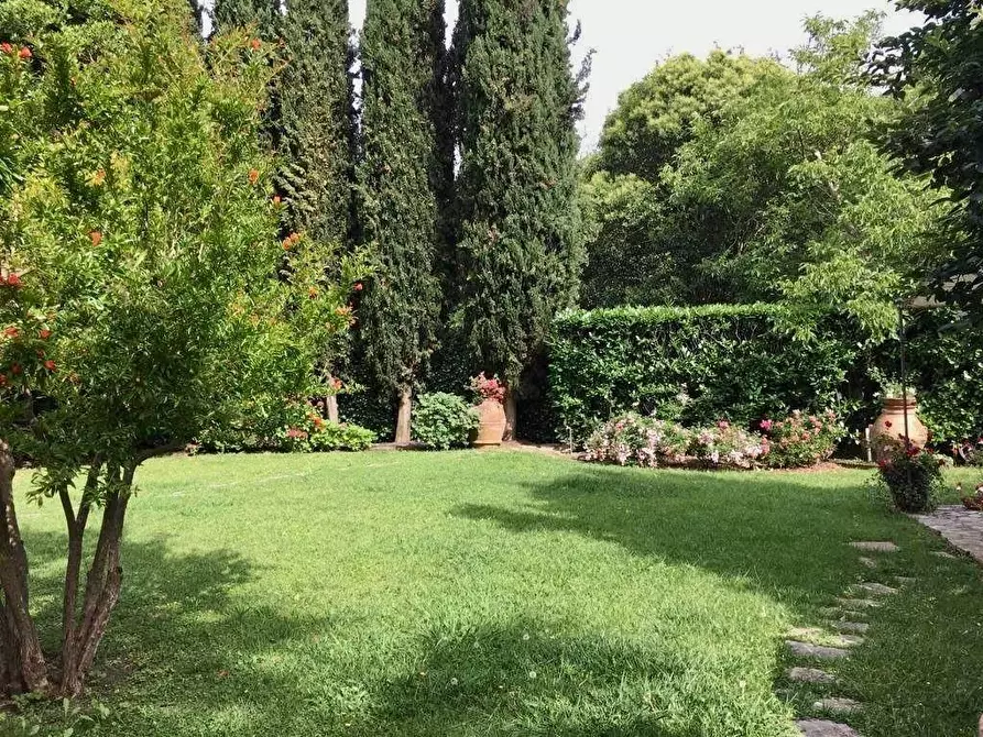 Immagine 12 di Villa in vendita  a Calci