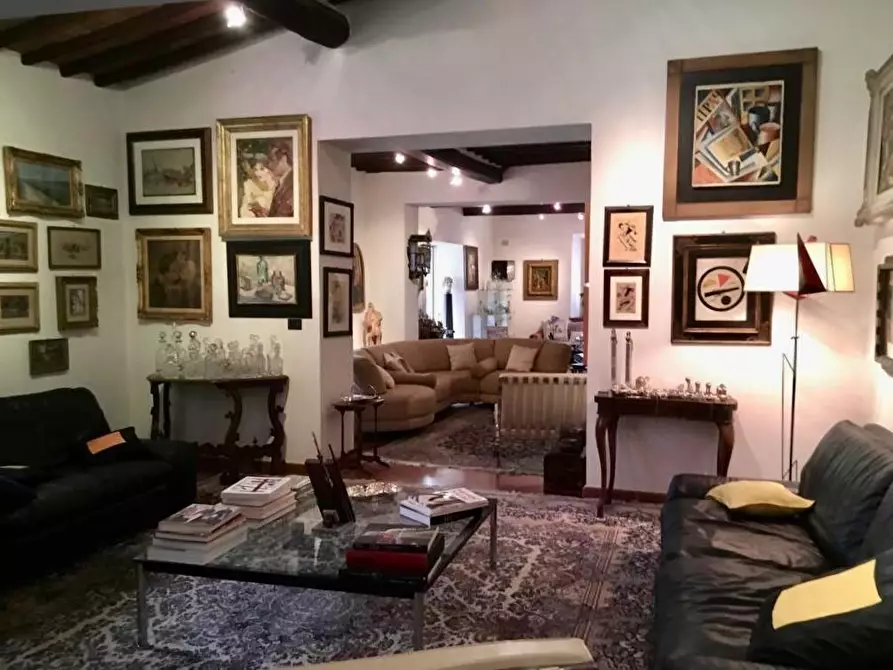 Immagine 9 di Villa in vendita  a Calci