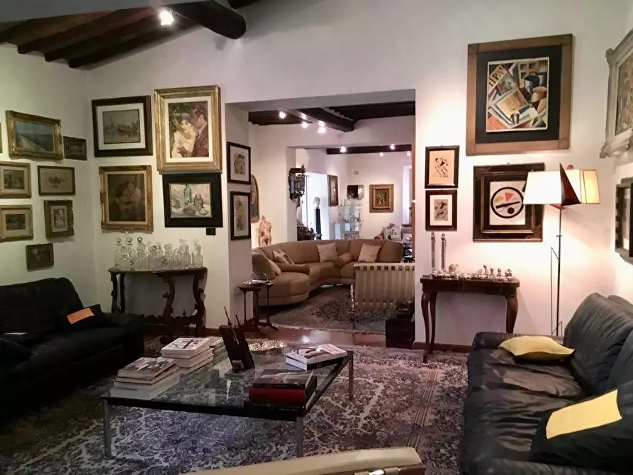 Immagine 15 di Villa in vendita  a Calci