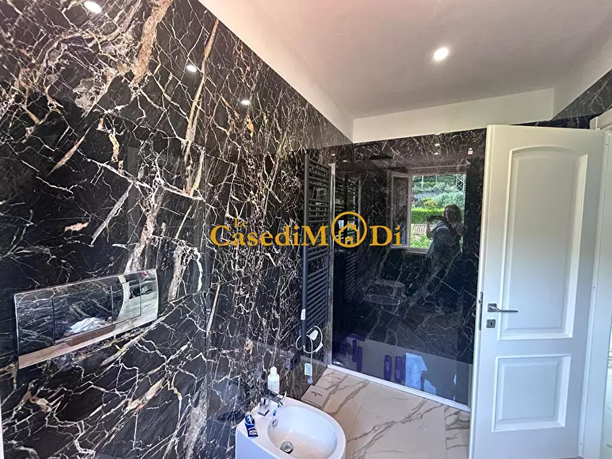 Immagine 42 di Villa in vendita  a Pietrasanta