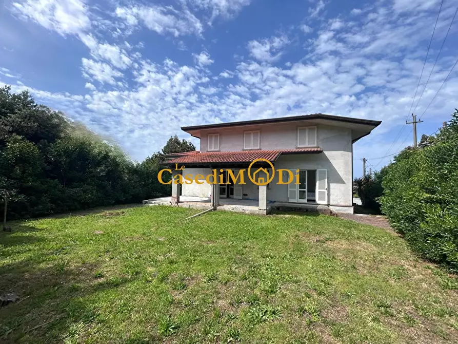 Immagine 19 di Villa in vendita  a Pietrasanta