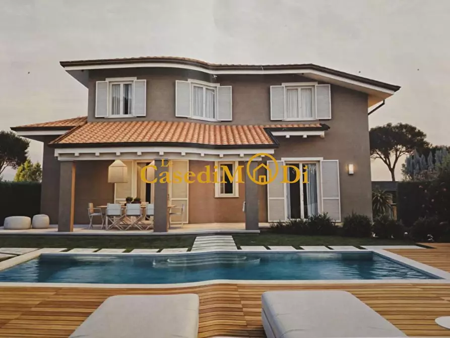 Immagine 16 di Villa in vendita  a Pietrasanta