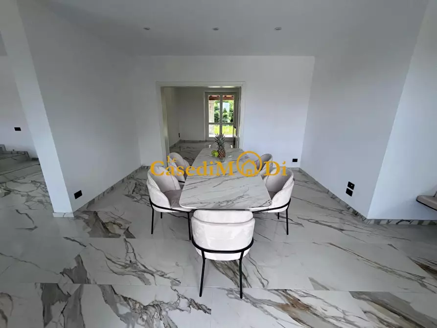 Immagine 11 di Villa in vendita  a Pietrasanta