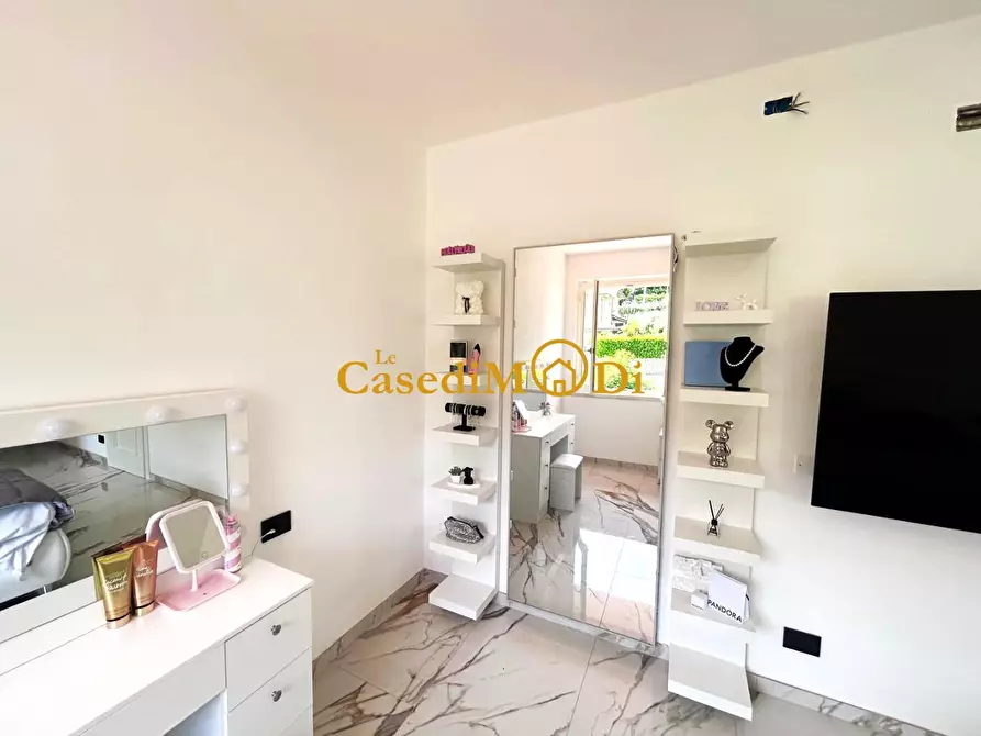 Immagine 27 di Villa in vendita  a Pietrasanta