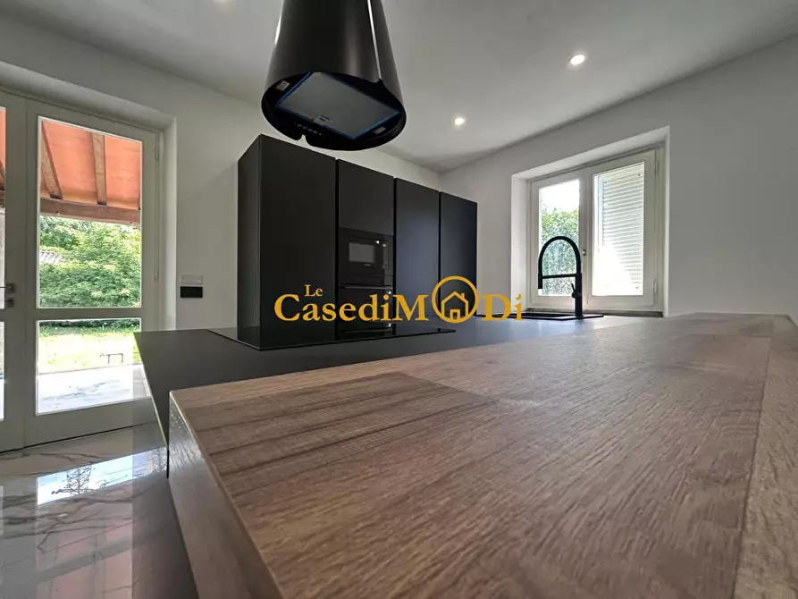 Immagine 6 di Villa in vendita  a Pietrasanta