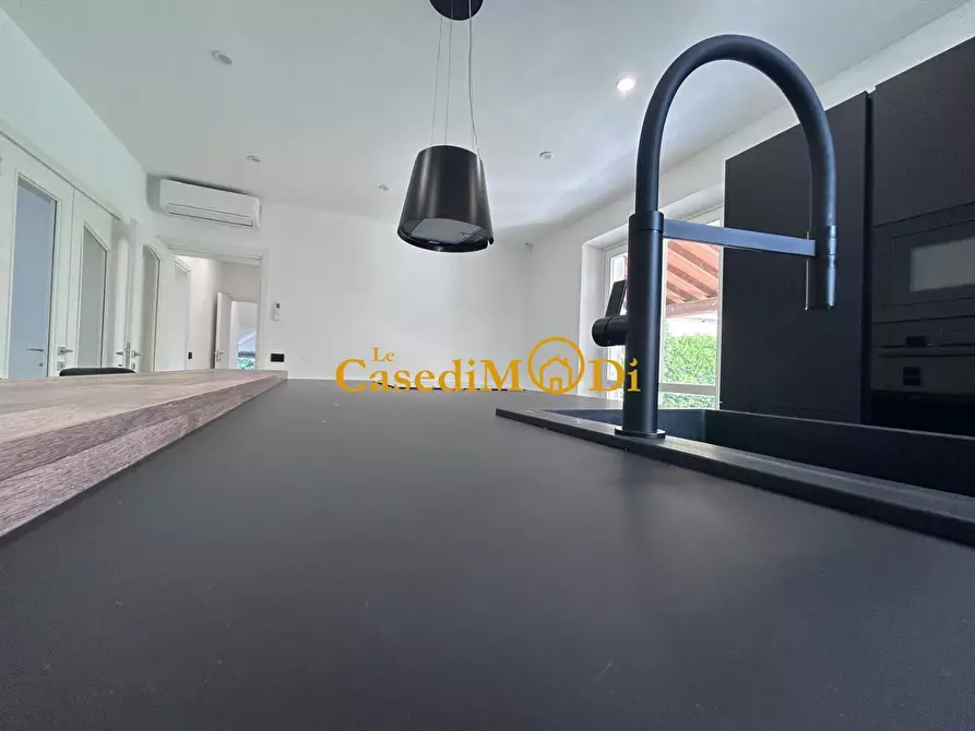 Immagine 3 di Villa in vendita  a Pietrasanta