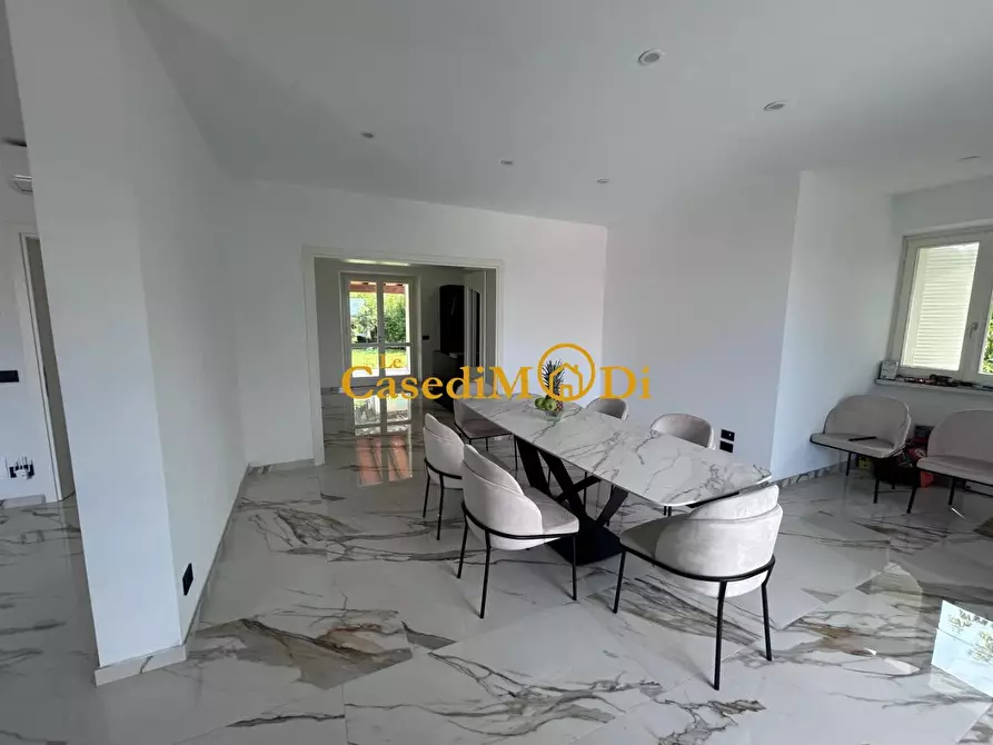 Immagine 12 di Villa in vendita  a Pietrasanta