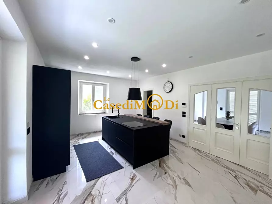 Immagine 2 di Villa in vendita  a Pietrasanta