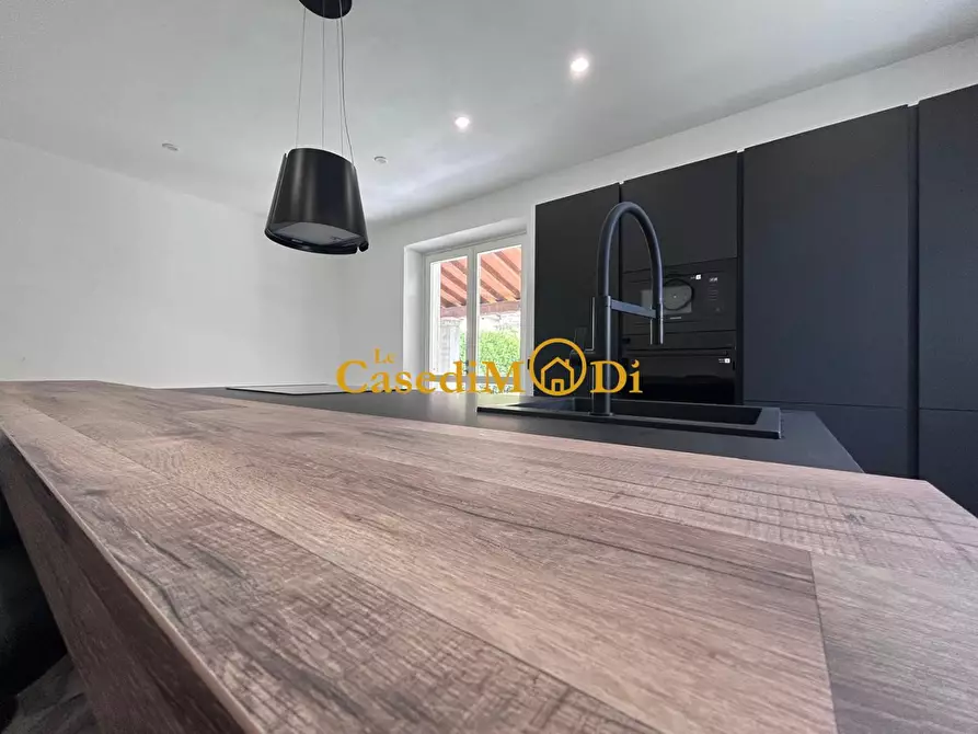 Immagine 5 di Villa in vendita  a Pietrasanta