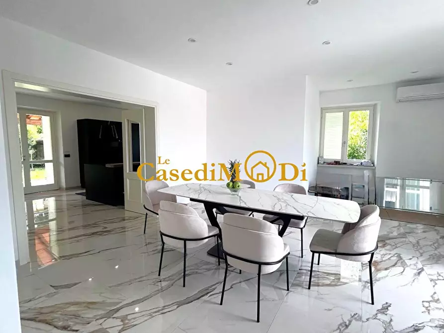 Immagine 14 di Villa in vendita  a Pietrasanta