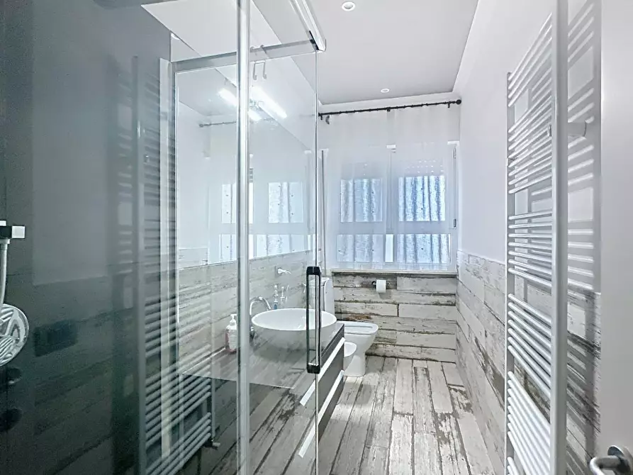 Immagine 15 di Appartamento in vendita  a Viareggio