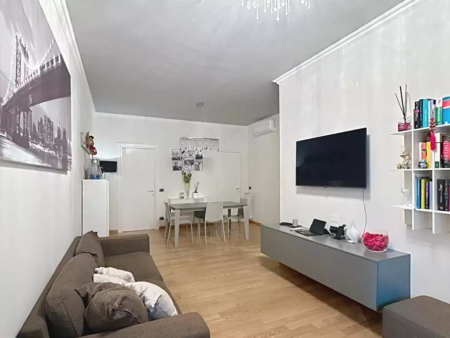 Immagine 3 di Appartamento in vendita  a Viareggio