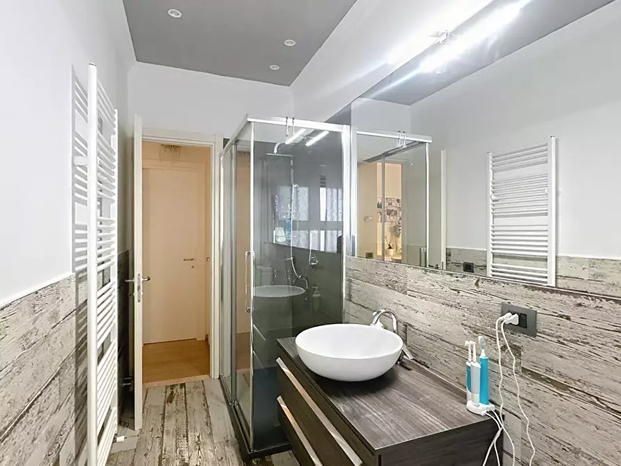 Immagine 16 di Appartamento in vendita  a Viareggio