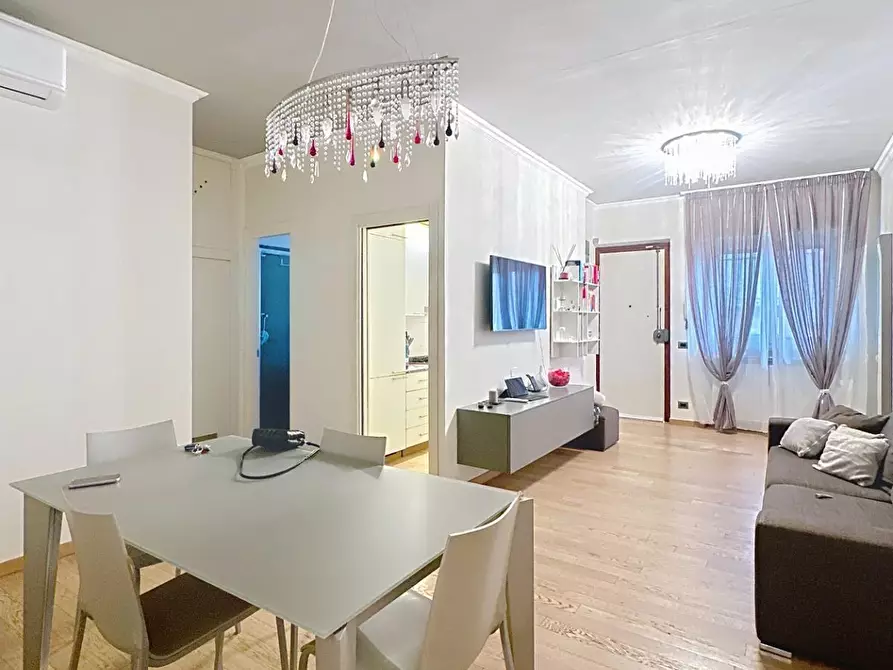 Immagine 1 di Appartamento in vendita  a Viareggio