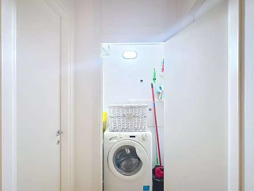 Immagine 21 di Appartamento in vendita  a Viareggio