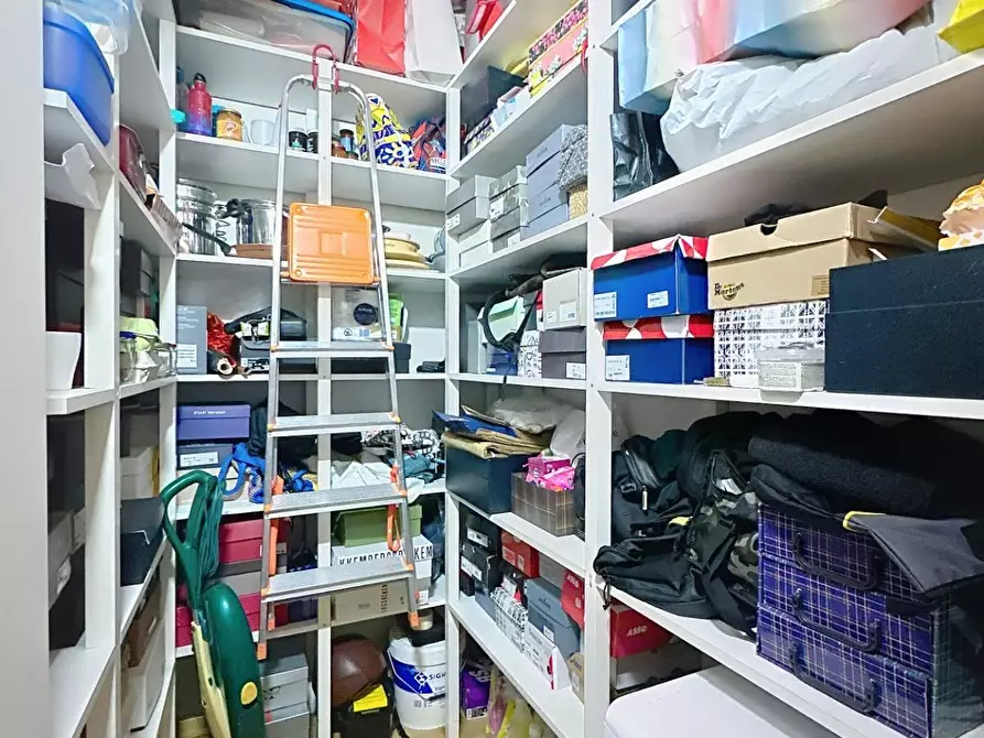 Immagine 14 di Appartamento in vendita  a Viareggio