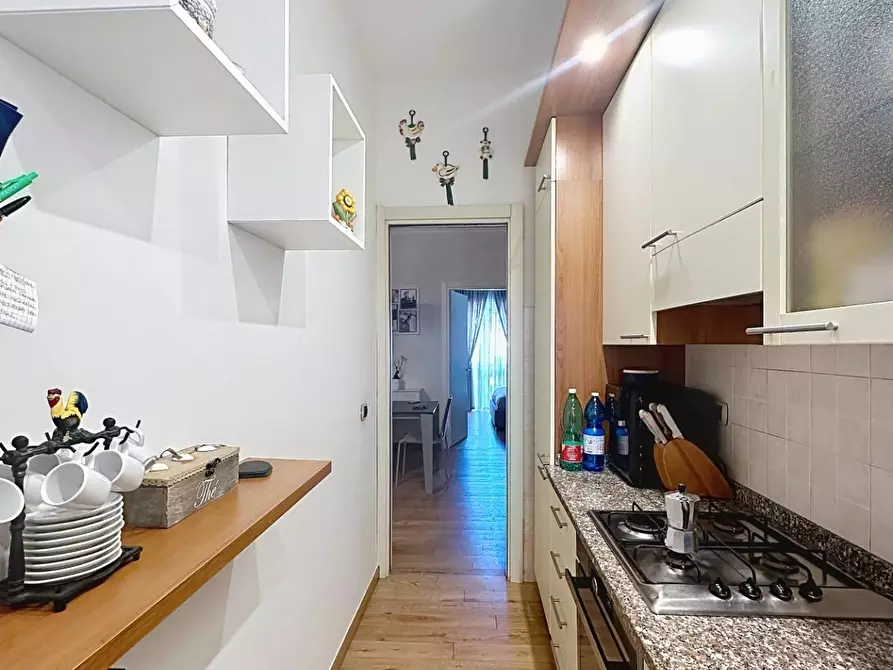 Immagine 9 di Appartamento in vendita  a Viareggio