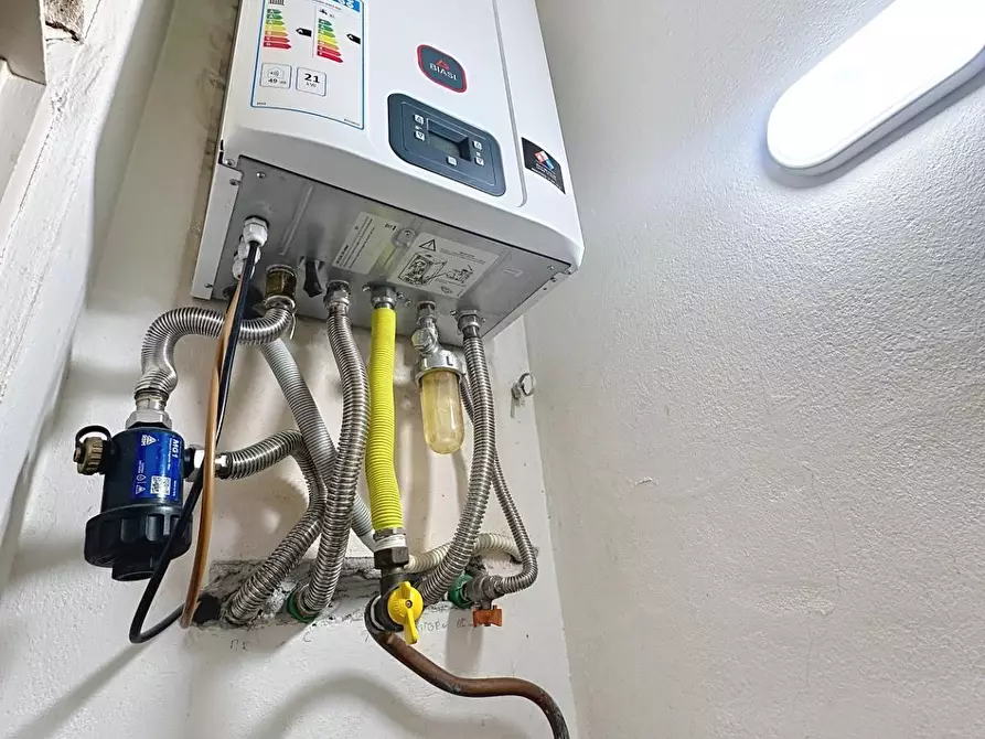 Immagine 22 di Appartamento in vendita  a Viareggio