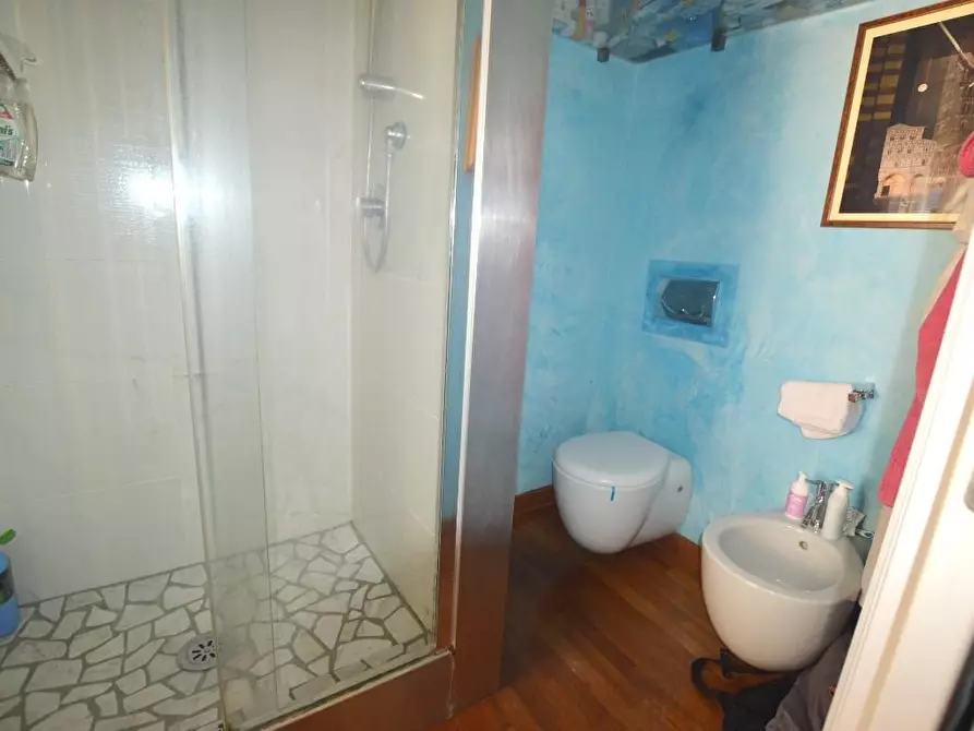 Immagine 12 di Appartamento in vendita  a Lucca