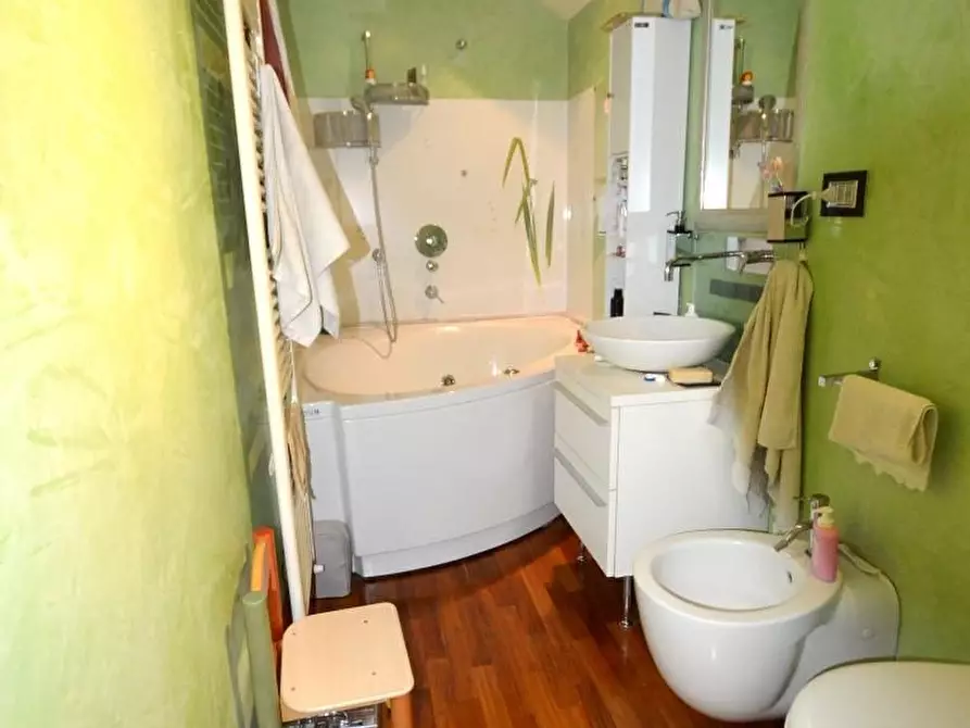 Immagine 4 di Appartamento in vendita  a Lucca