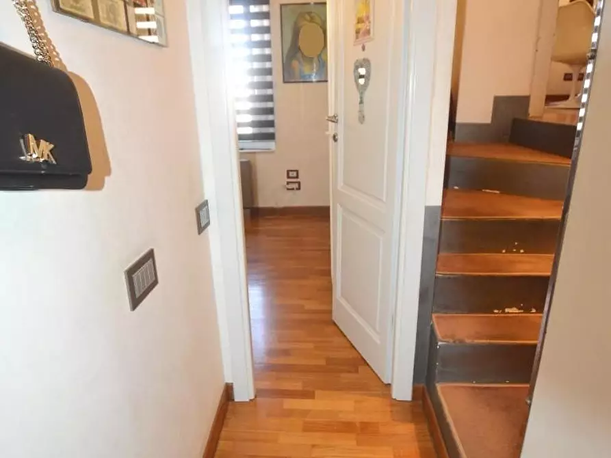 Immagine 6 di Appartamento in vendita  a Lucca