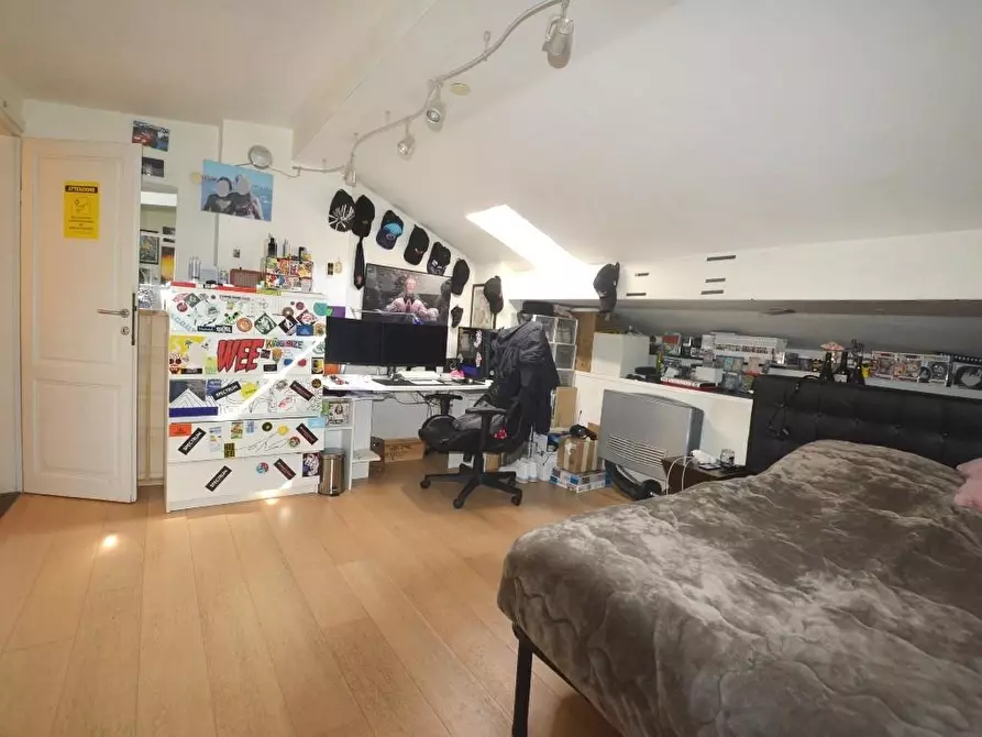 Immagine 14 di Appartamento in vendita  a Lucca