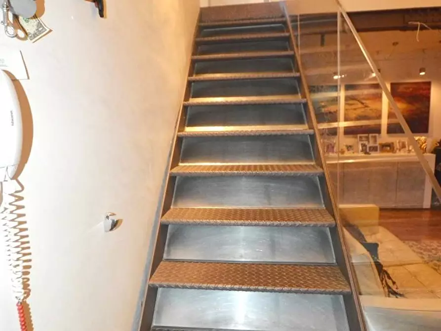 Immagine 13 di Appartamento in vendita  a Lucca