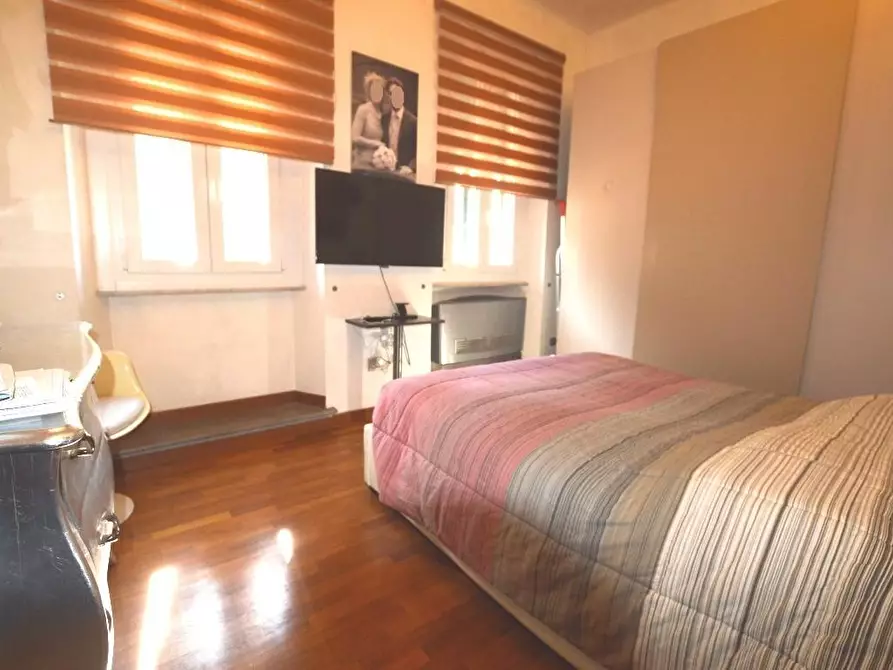 Immagine 5 di Appartamento in vendita  a Lucca