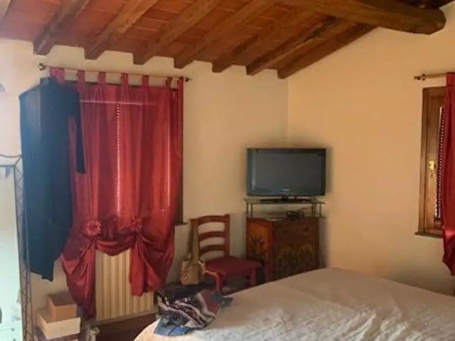 Immagine 11 di Appartamento in vendita  a Massa E Cozzile