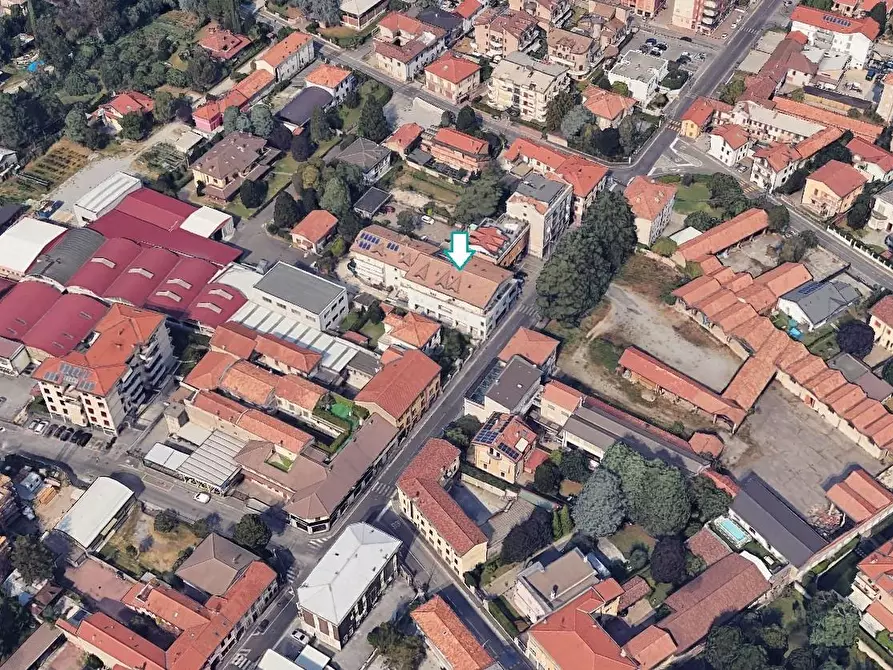 Immagine 4 di Negozio in vendita  a Giussano