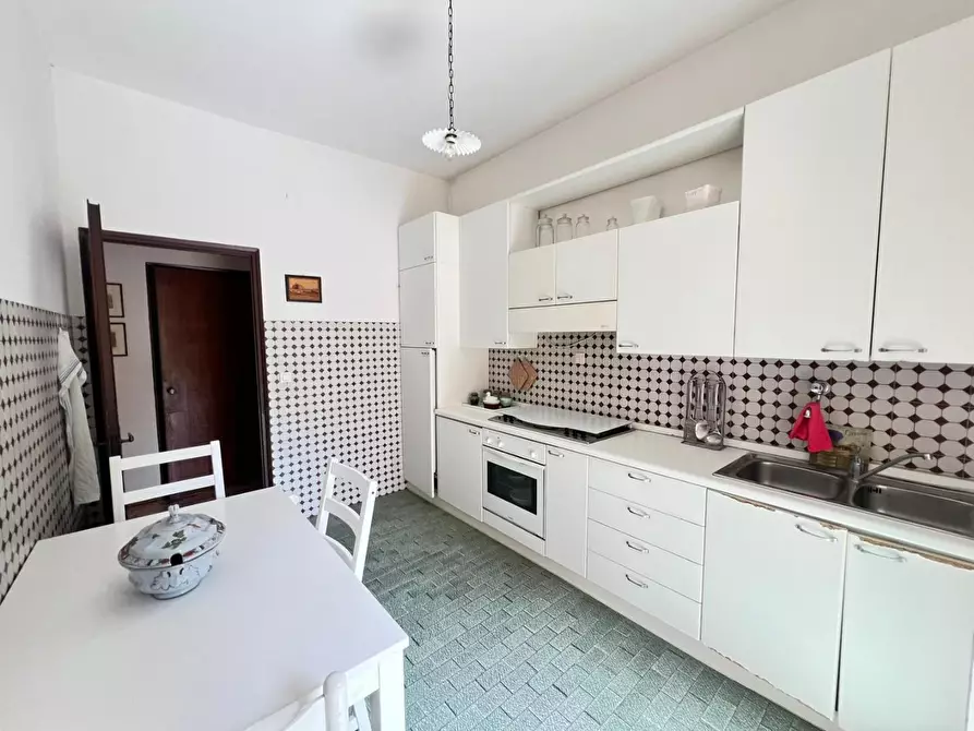 Immagine 5 di Appartamento in vendita  a Siena