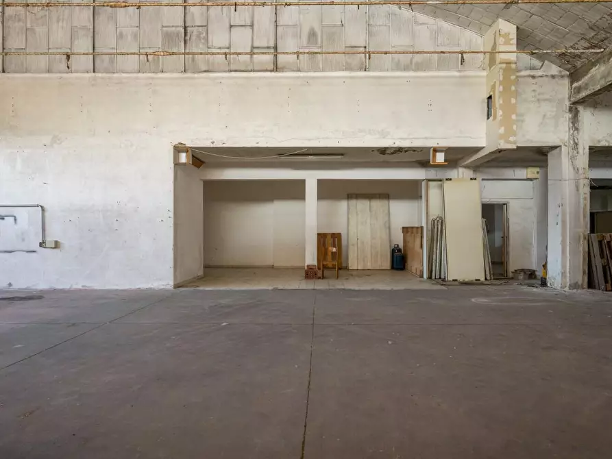 Immagine 6 di Attività artigianale in vendita  a Calcinaia