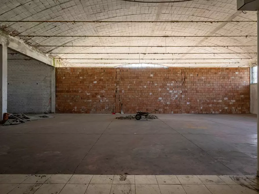 Immagine 5 di Attività artigianale in vendita  a Calcinaia