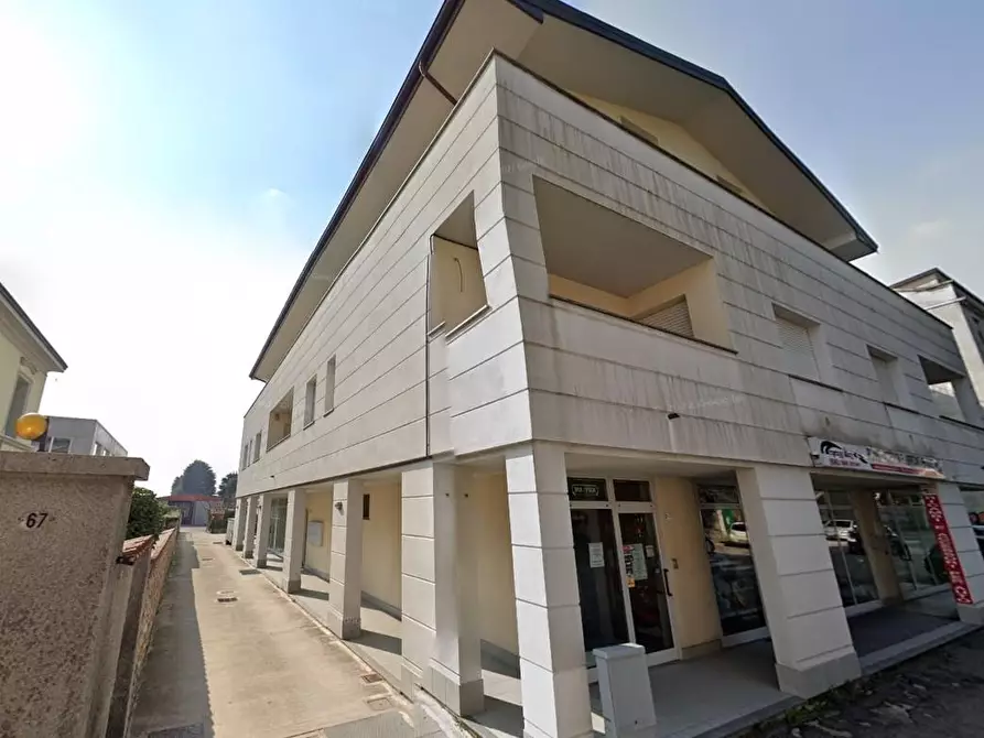 Immagine 1 di Garage in vendita  a Giussano