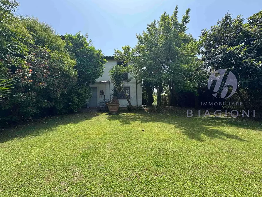 Immagine 3 di Villa in vendita  a Pietrasanta