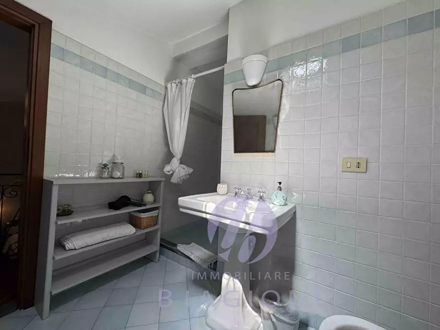 Immagine 16 di Villa in vendita  a Pietrasanta