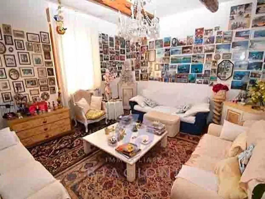 Immagine 10 di Villa in vendita  a Pietrasanta