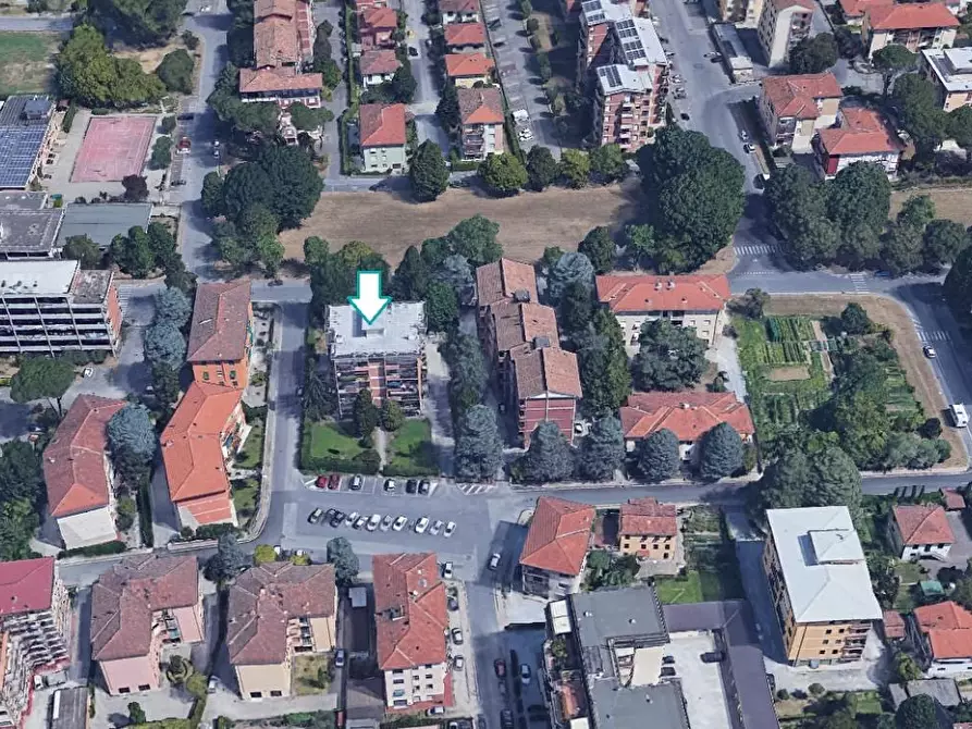 Immagine 2 di Appartamento in vendita  a Lucca