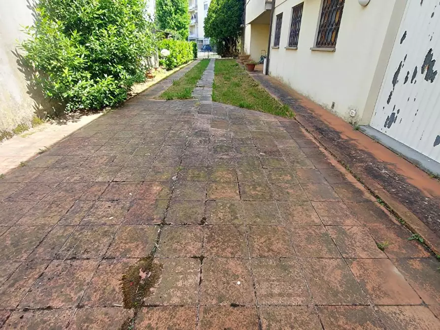 Immagine 13 di Villa in vendita  a Lucca