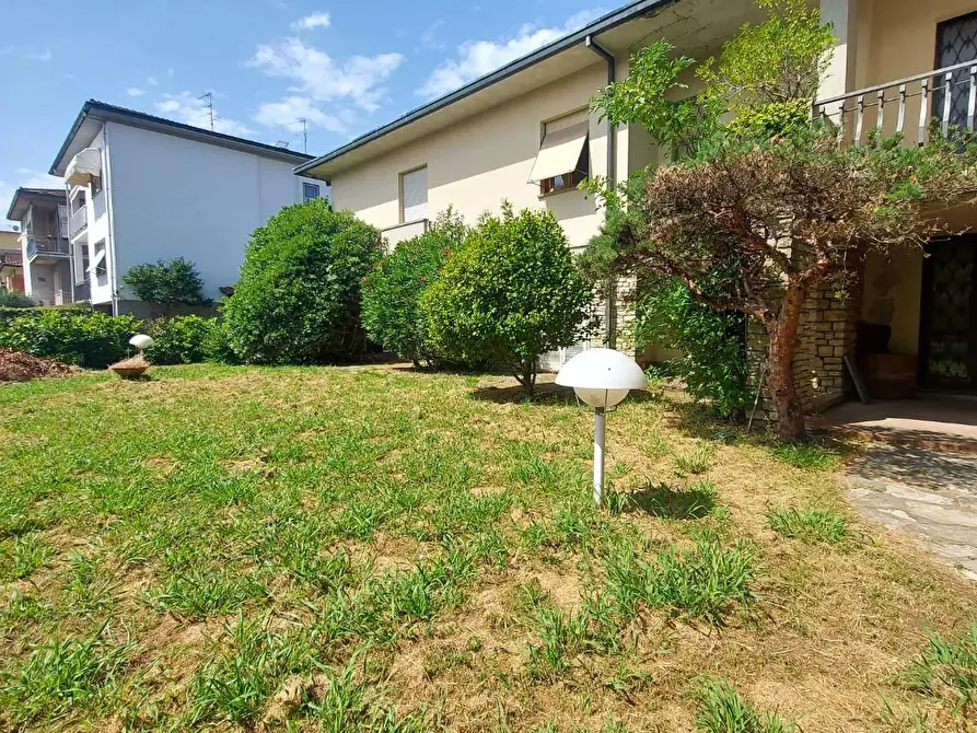 Immagine 6 di Villa in vendita  a Lucca