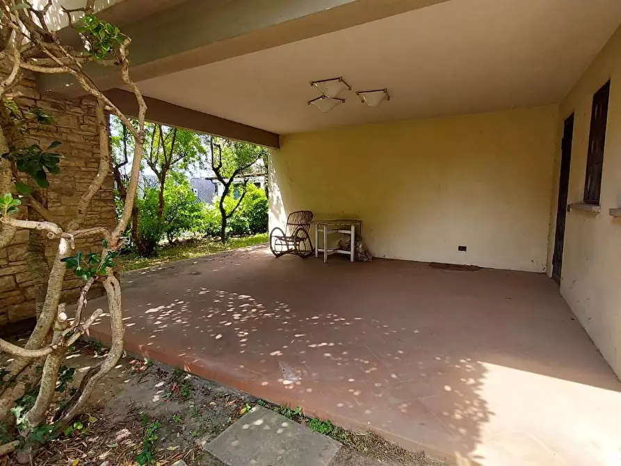 Immagine 11 di Villa in vendita  a Lucca