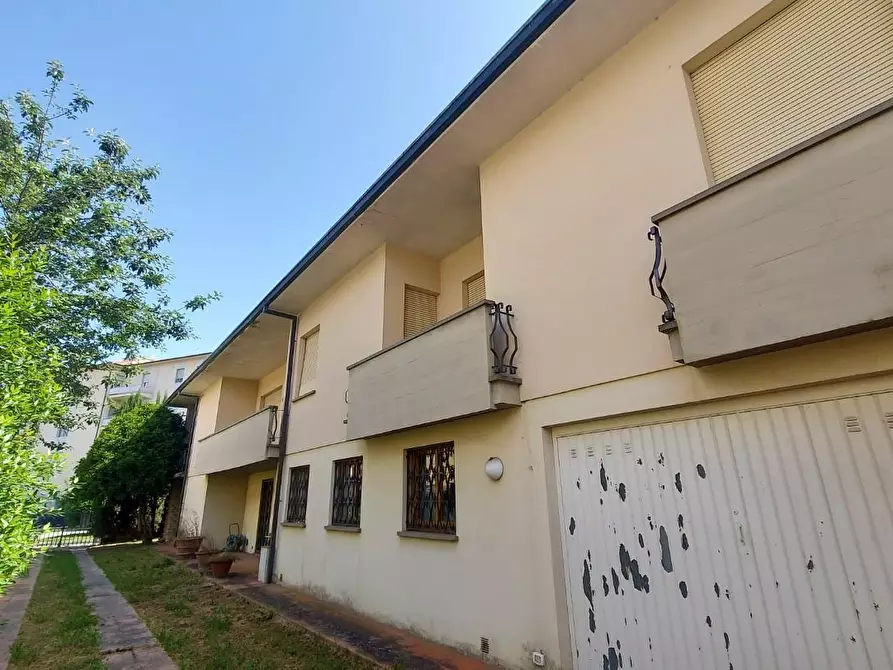Immagine 16 di Villa in vendita  a Lucca