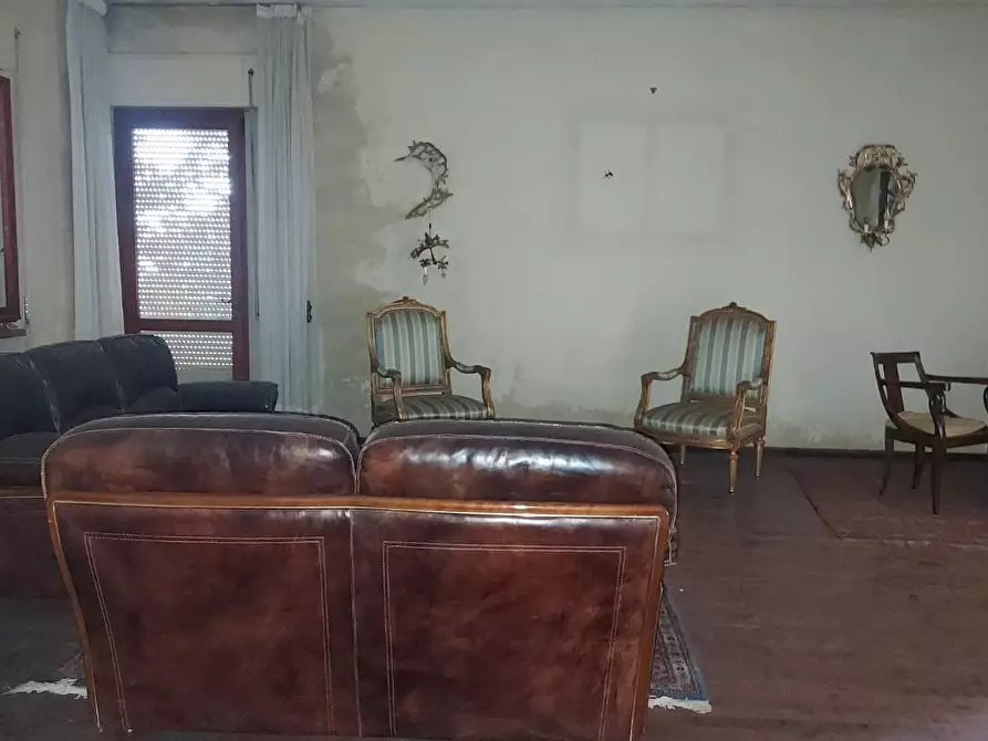 Immagine 24 di Villa in vendita  a Lucca