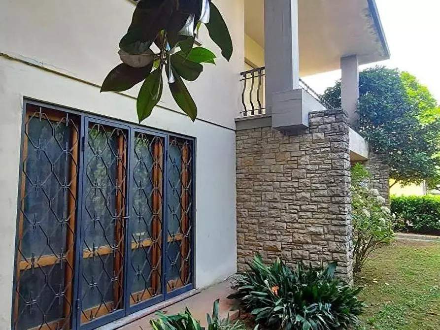 Immagine 14 di Villa in vendita  a Lucca
