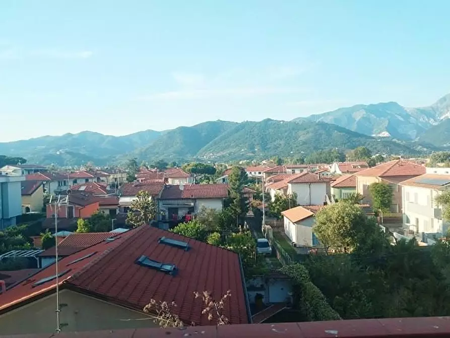 Immagine 12 di Appartamento in vendita  a Carrara