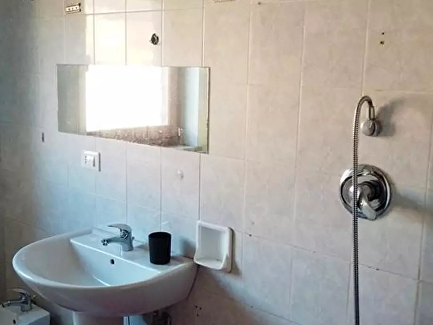 Immagine 11 di Appartamento in vendita  a Carrara