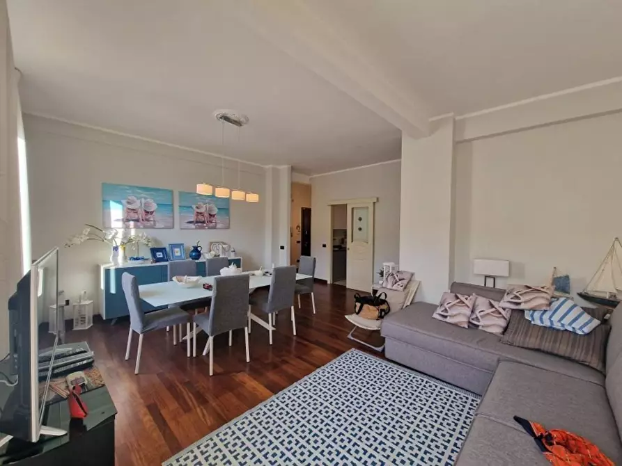 Immagine 2 di Appartamento in vendita  a Viareggio