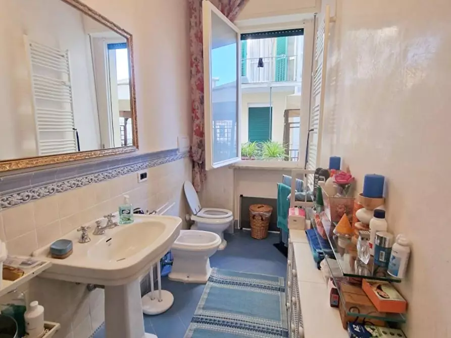 Immagine 19 di Appartamento in vendita  a Viareggio