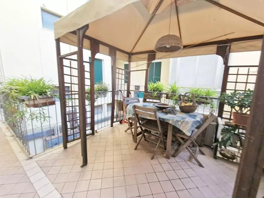 Immagine 10 di Appartamento in vendita  a Viareggio